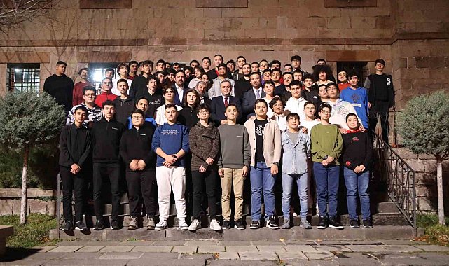 Rektör Prof. Dr. Altun, Talas Gençlik Merkezi'nde Öğrenciler ile Buluştu