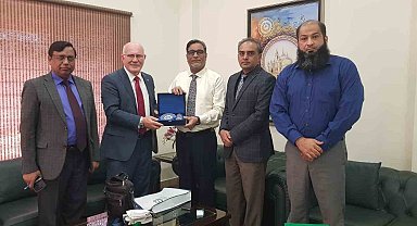 Rektör Savaş, Pakistan'daki kongreye özel davetli olarak katıldı