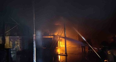 Rize'de mobilya fabrikasında yangın