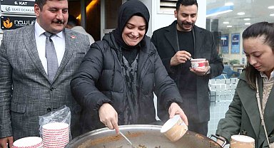 Rize'de yarım saatte 1000 kase karalahana çorbası dağıtıldı