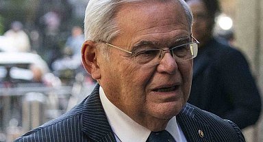 Rüşvetle suçlanan ABD'li Senatör Menendez'in evindeki külçe altınların iş adamına ait olduğu ortaya çıktı