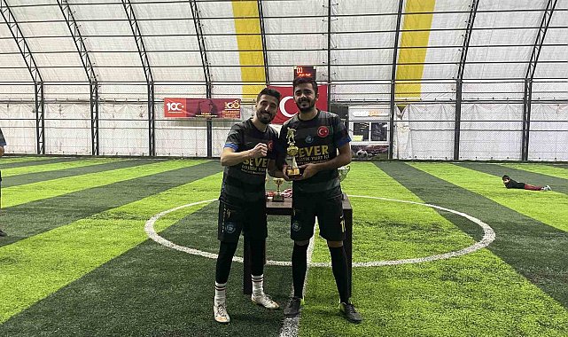 Sağlık çalışanları, bu turnuvayla LÖSEV ve SMA'lı hastalara umut olmaya çalıştı