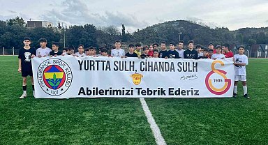 Sahaya Atatürk'ün sözüyle çıktılar