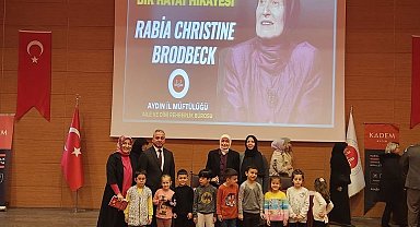 Sahneden secdeye yolculuğunu Aydınlılarla paylaştı