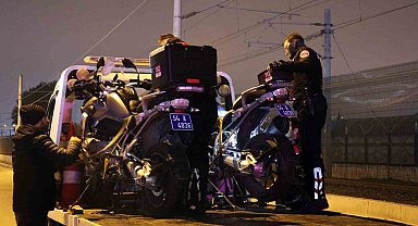 Sakarya'da hafif ticari araç yunus ekibine çarptı: 4 yaralı