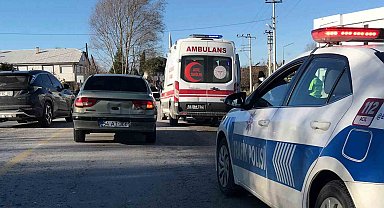 Sakarya'daki kazada babaanne ve 8 aylık torunu yaralandı