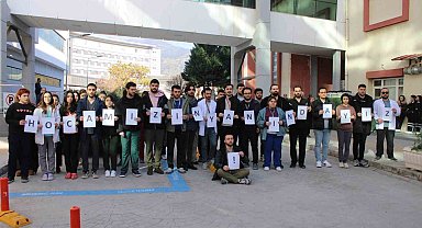 Saldırıya uğrayan doktora, sadece öğrencileri sahip çıktı