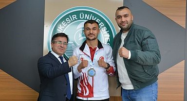 Şampiyondan, Rektör Oğurlu'ya ziyaret