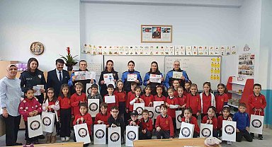 Samsun Emniyet Müdürü'nden minikleri sevindiren hediyeler
