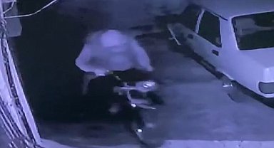 Şanlıurfa'da motosiklet hırsızlığı kamerada