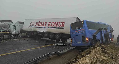 Şanlıurfa'da yolcu otobüsü ile 2 tır çarpıştı: Ölü ve yaralılar var