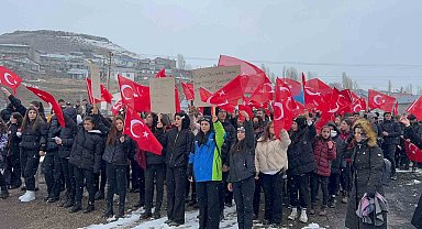 Sarıkamış Harekatı'nın 109. yılı: Öğrenciler eksi 15 derecede 'saygı' nöbeti tuttu