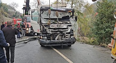 Sarıyer'de 1 kişinin öldüğü ve 3 kişinin yaralandığı kaza sonrası araçlar kaldırıldı