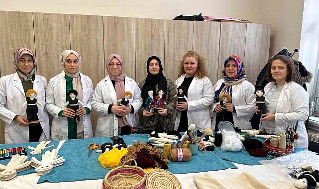 Savaş mağduru çocuklar için oyuncak ve eşofman üretiyorlar