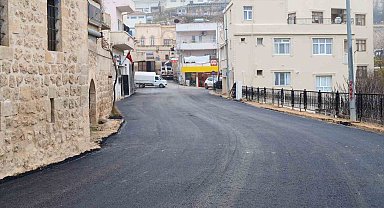 Savur'da yol asfaltlama çalışmaları devam ediyor