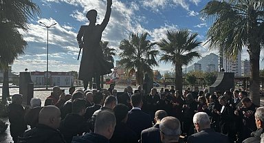 Şehit Asteğmen Mustafa Fehmi Kubilay, memleketi Kozan'da, adına yapılan parktaki anıtı önünde anıldı