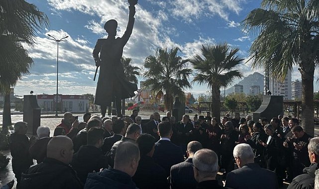 Şehit Asteğmen Mustafa Fehmi Kubilay, memleketi Kozan'da, adına yapılan parktaki anıtı önünde anıldı