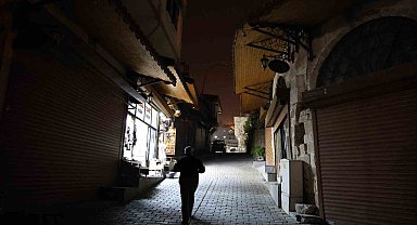 Şehrin batısı ışıl ışıl, doğusunda karanlık hakim