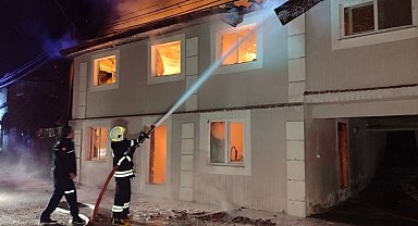 Seydikemer'de iki katlı ev alevlere teslim oldu