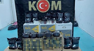 Siirt'te park halindeki bir araçta çok sayıda boş makron ve sigara filtresi ele geçirildi