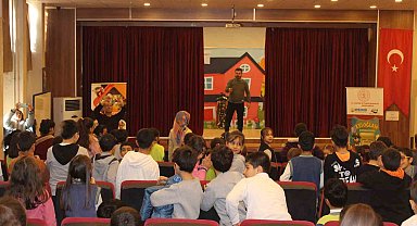 Siirt'te "Keloğlan Korsana Karşı" adlı tiyatro oyunu sahnelendi