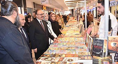 Siirtli vatandaşlardan Vali Kızılkaya'ya kitap fuarı için teşekkür