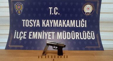 Silah sesi gelen ev polisi harekete geçirdi, ruhsatsız tabanca ele geçirildi
