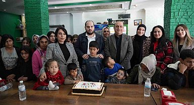 Silopili iş insanı özel gereksinimli bireyleri yemekte ağırladı