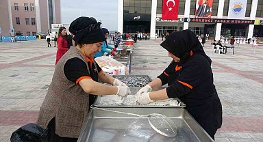 Sinop'ta hamsi şenliği: 1 ton hamsi tüketildi