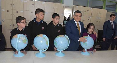 Sinop'ta öğrencilere 'model küre' dağıtıldı