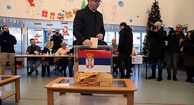 Sırbistan'da halk erken genel seçim için sandık başında
