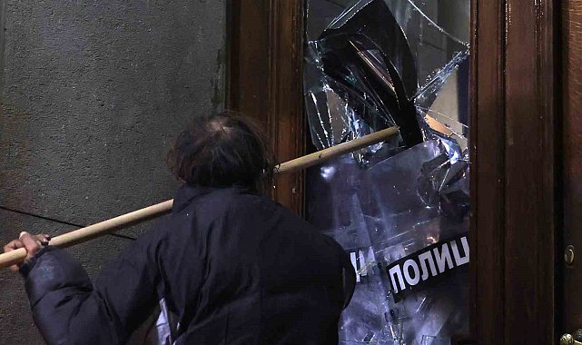 Sırbistan'da seçimlerde hile iddiası ortalığı karıştırdı