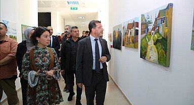 Şırnak Üniversitesi öğrencileri 'Cumhuriyetimizin 100. Yılı' konulu resim sergisi açtı