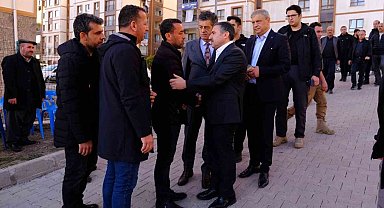 Şırnak Valisi Atay, yangında ölen çocuğun ailesine taziye ziyaretinde bulundu