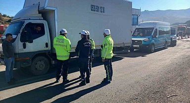 Şırnak'ta trafik ekipleri zorunlu kış lastiği denetimi yaptı