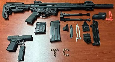 Sosyal medyadan silah satan şahıslar polisten kaçamadı
