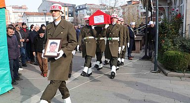 Sözleşmeli er toprağa verildi