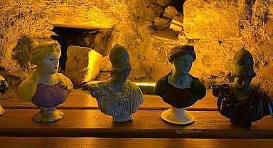 Stratonikeia antik kentinde, gençler seramik işledi