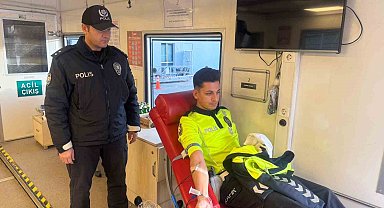 Sultanbeyli'de polisler kan bağışı yaptı