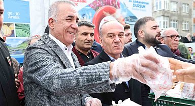 Sultangazi'de 3 ton hamsi dağıtıldı