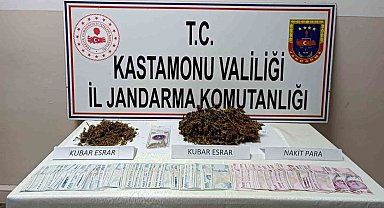 Şüphe üzerine durdurulan araçta uyuşturucu ele geçirildi: 3 gözaltı