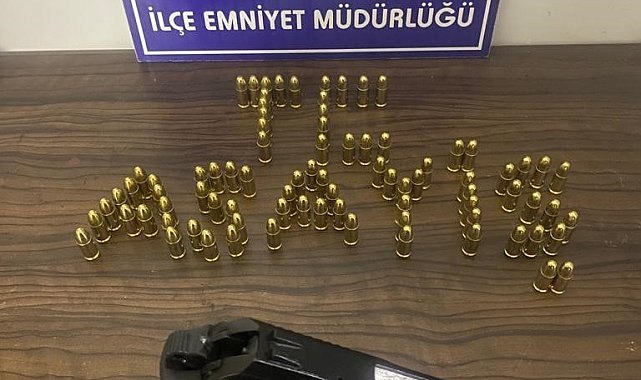 Şüpheli şahısların üzerinde 2 adet ruhsatsız silah ele geçirildi