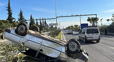 Takla atan otomobildeki iki kişi yaralandı
