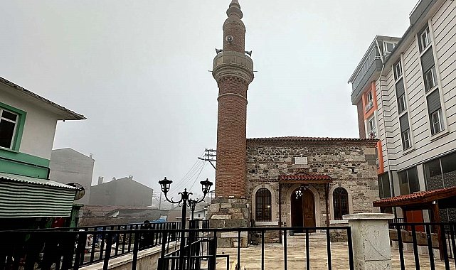 Tarihi camiler geleceğe güvenle taşınıyor