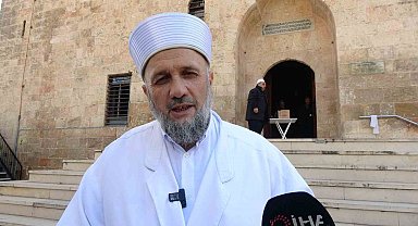 Tarihi caminin imamı son hutbesinde duygu dolu anlar yaşadı