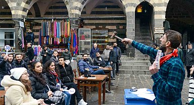Tarihi Hasan Paşa Hanı'nda kitap mezadı