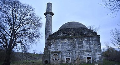 Taşkınlarla anılan 545 yıllık tek 'yalı camisi' yerinde restore edilecek