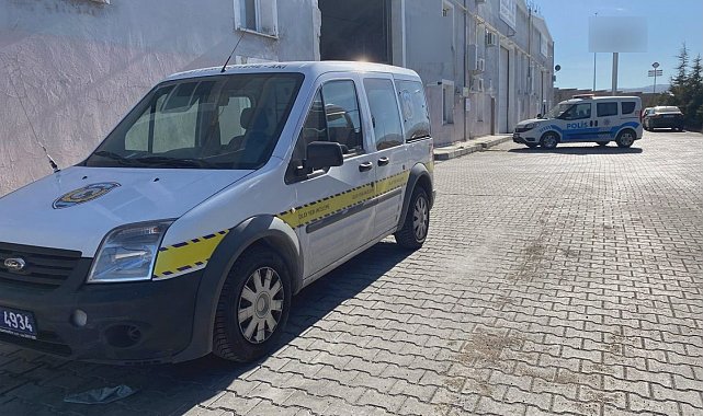 Tavanı çöken kabinden düşen işçi ağır yaralandı
