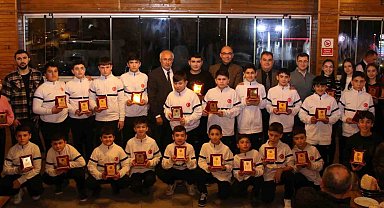 Tavşanlı'da şampiyon sporcular ödüllendirildi