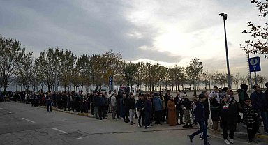 TCG Anadolu'ya 7'den 70'e ziyaretçi akını: Uzun kuyruk oluştu